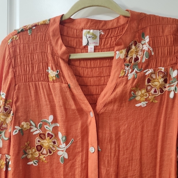 Fig & Flower Embroidered Orange Blouse Medium - Picture 11 of 12